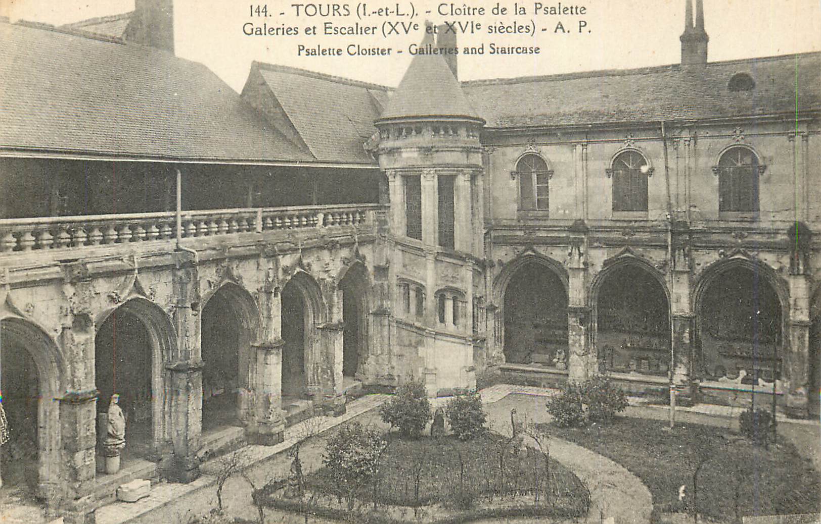CPA Tours (i et l) cloitre de la psalette galeries et escalier (xv et xvi siecles)