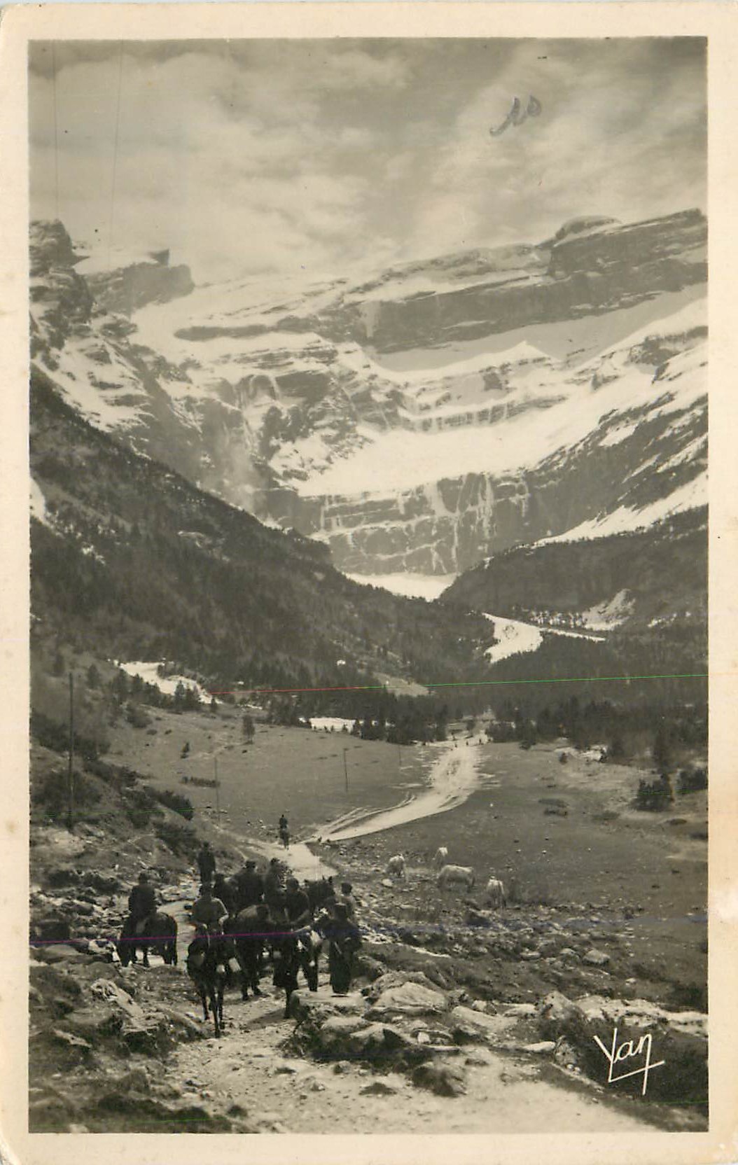 CPM Bis gavarnie le cirque vu au printemps la grande cascade est encore glacee Ane Donkey