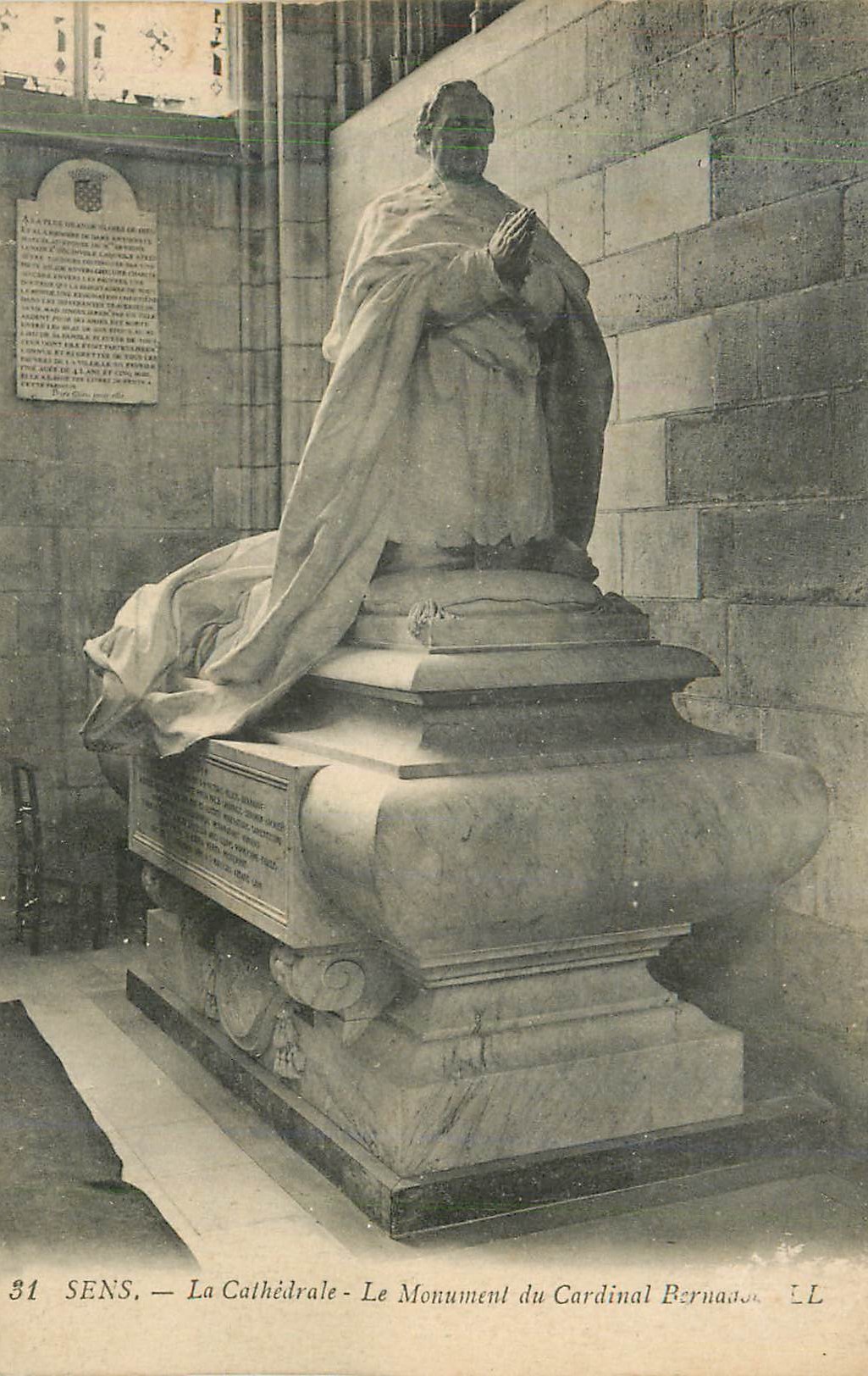 CPA Sens la cathedrale le monument du cathedrale bernard