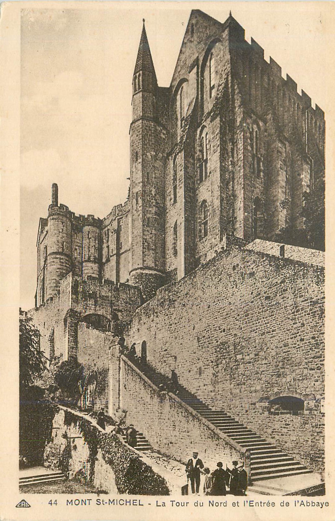 Mont Saint-Michel — La Tour du Nord et l'Entrée de l'Abbaye — CPA n°44