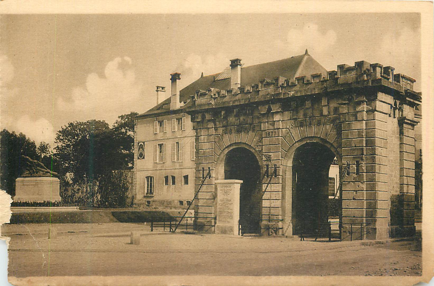 Portail du château de Sceaux — entrée monumentale — éditeur inconnu, n° de série non lisible