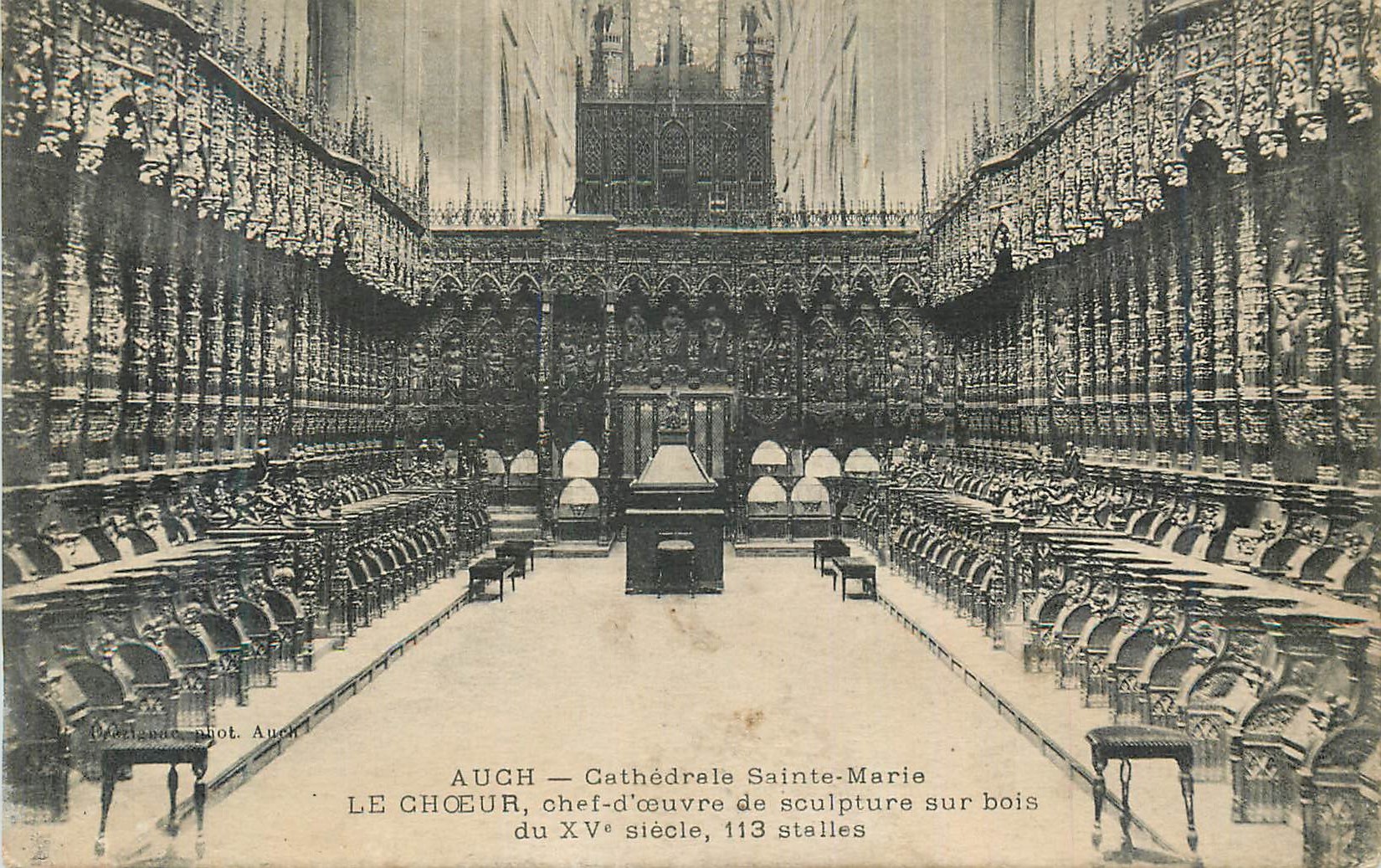 Auch — Cathédrale Sainte-Marie, le chœur, chef-d'œuvre de sculpture sur bois du XVᵉ siècle, 113 stalles