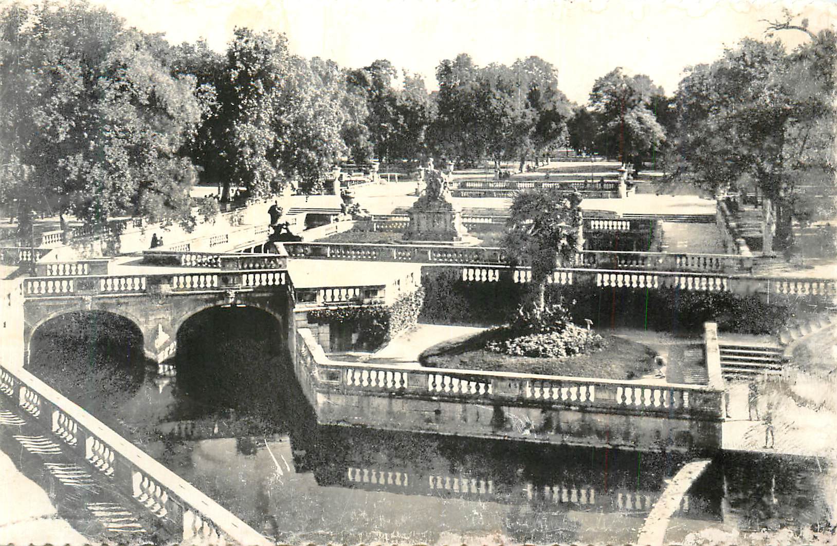 CPM Nimes les jardins de la fontaine (xviii s)