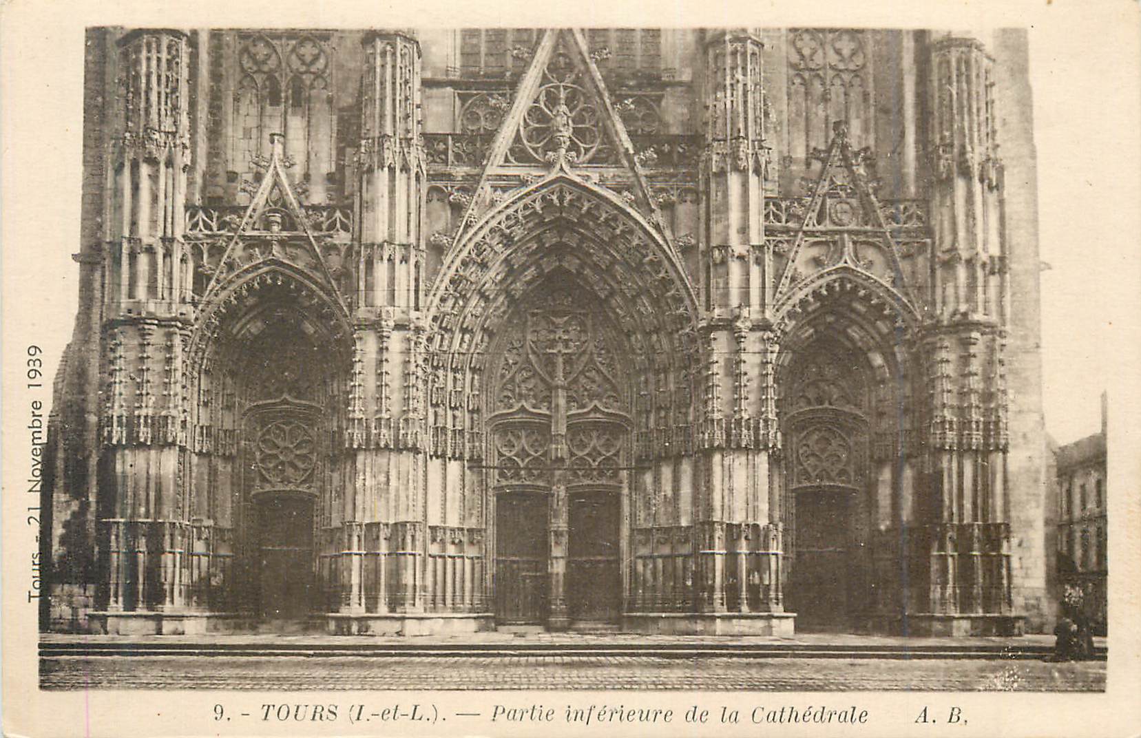 CPA Tours (i et l) partie inferieure de la cathedrale