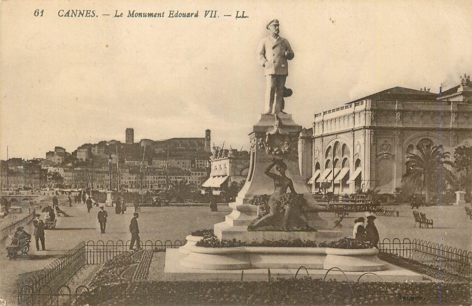 CPA Cannes le monument edouard VII