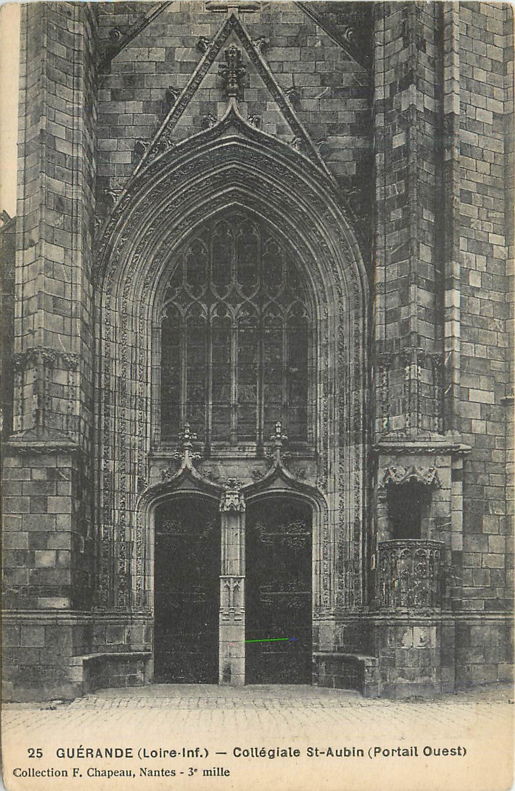 CPA Guerande (loire inf) collegiale st aubin (portrail ouest)