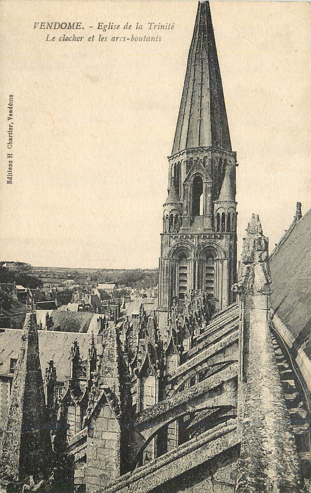 CPA Vendome eglise de la trinite le clocher et les arcs boulants