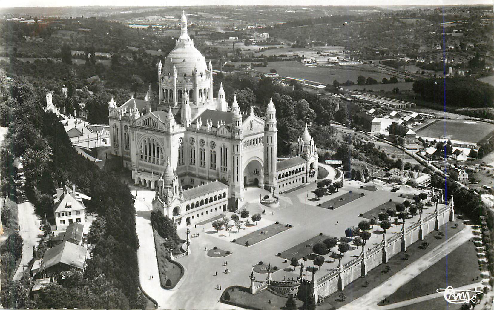 Notre-Dame-de-la-Gare-Kirche — Luftaufnahme — Verlag C. My's