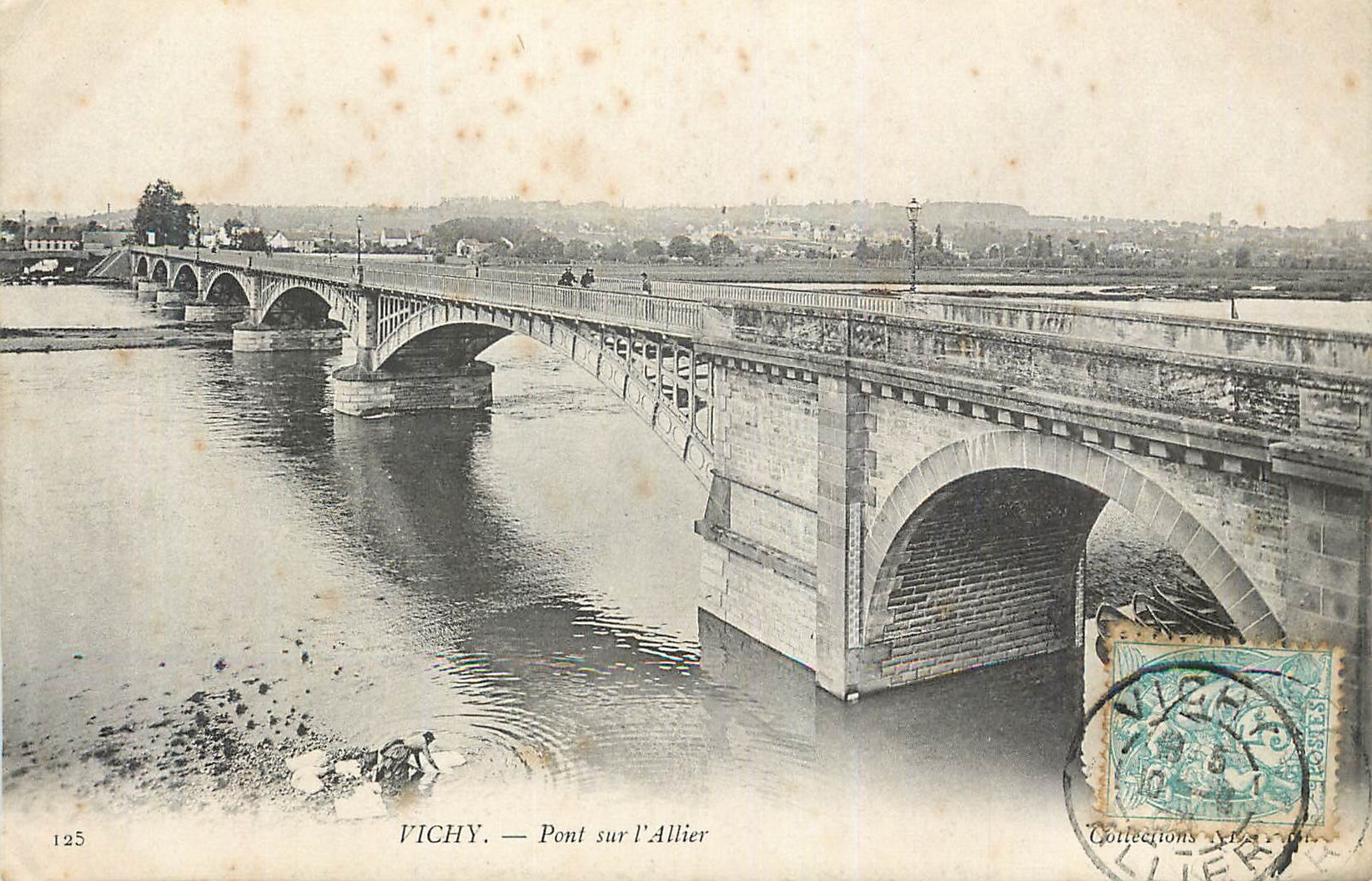CPA Vichy pont sur l allier Lavandiere 