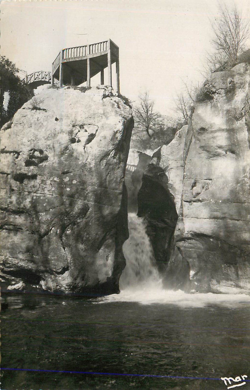 CPM Le saut du loup la passerelle dominant le gouffre