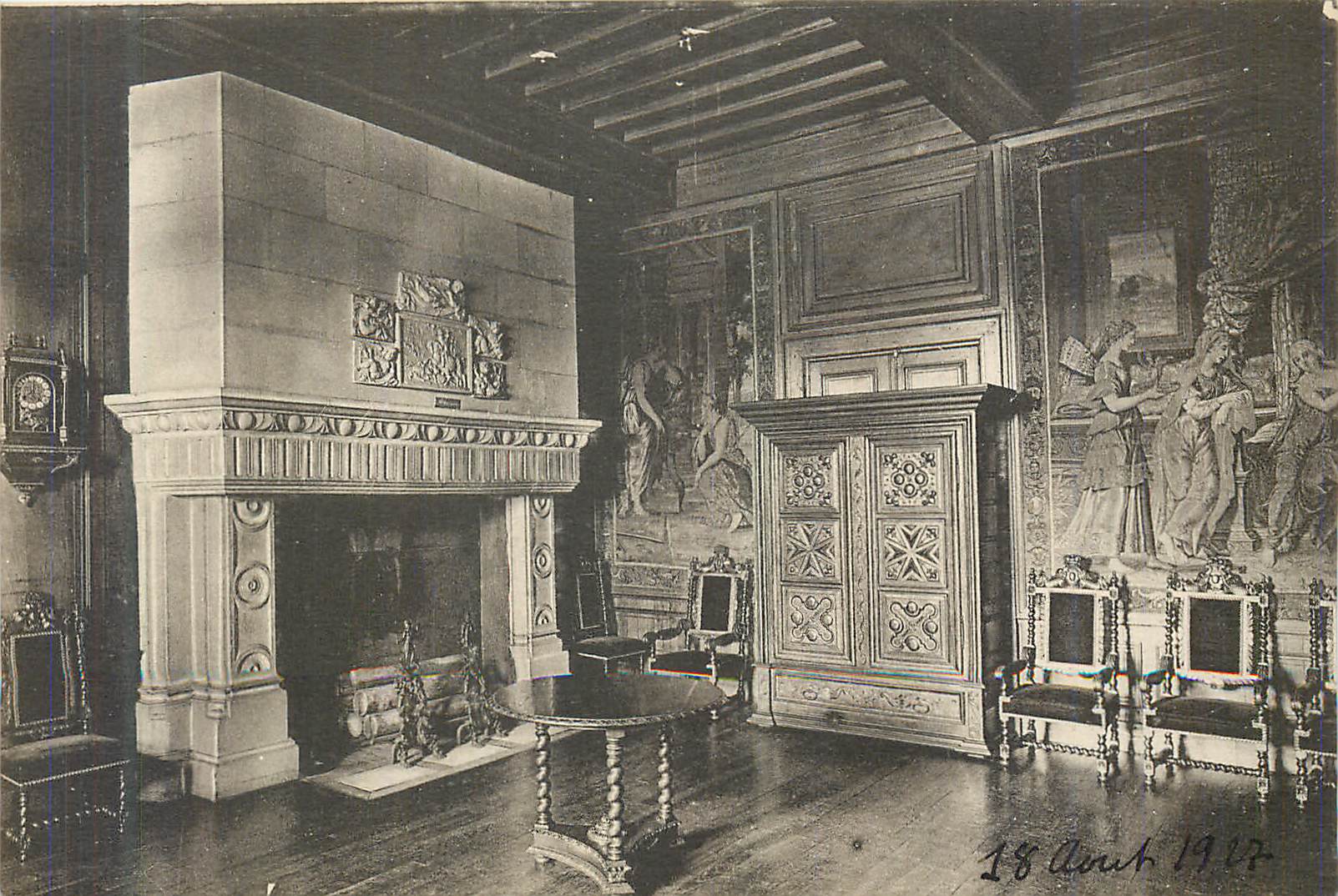 CPA Pau le chateau chambre de psyche cheminee en pierre xvi siecle