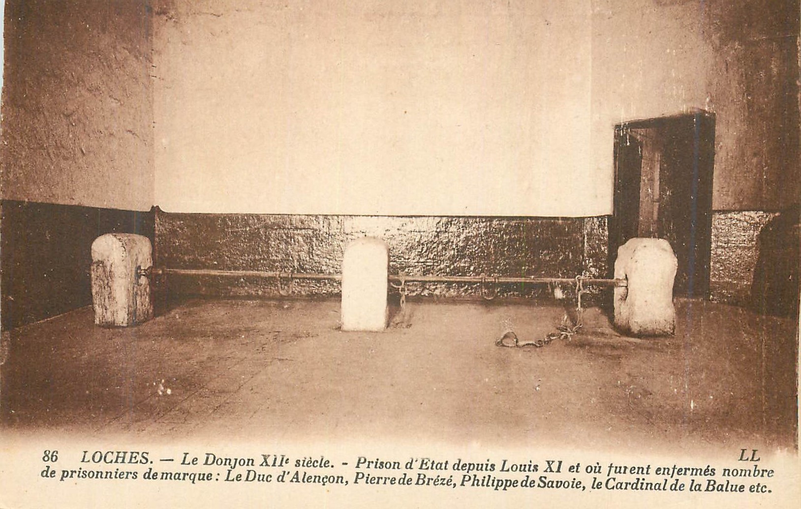 CPA Loches le donjon xii siecle prison d etat depuis louis XI