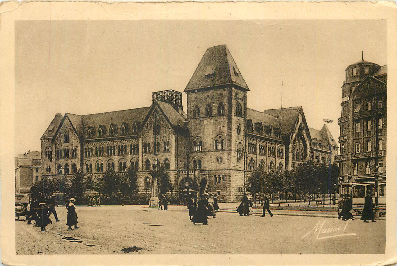 Hôtel de Ville de Strasbourg — vue de la place — Manuel