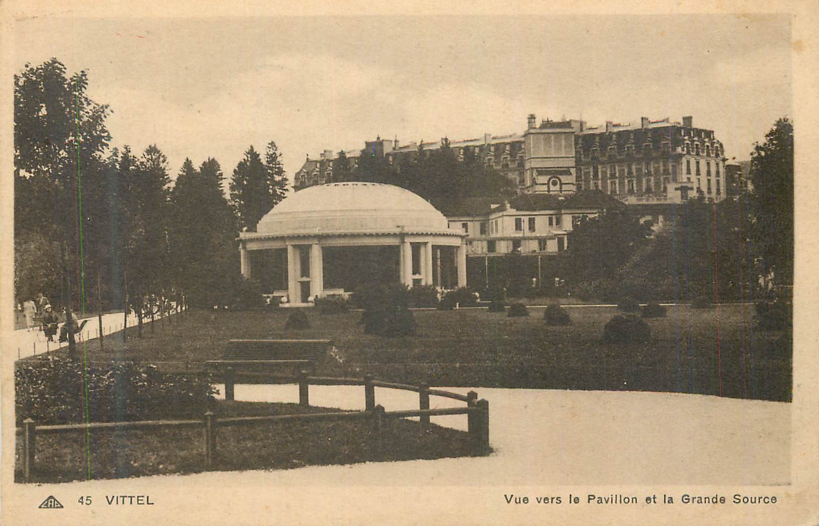 CPA Vittel vue vers le pavillon et la grande source