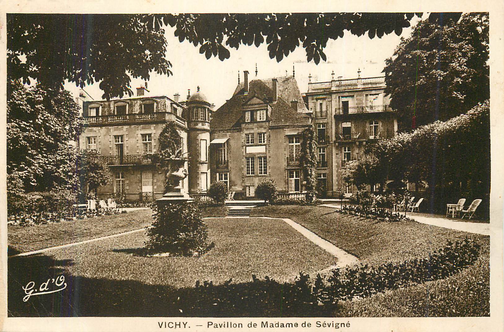CPA Vichy pavillon de madame de sevigne