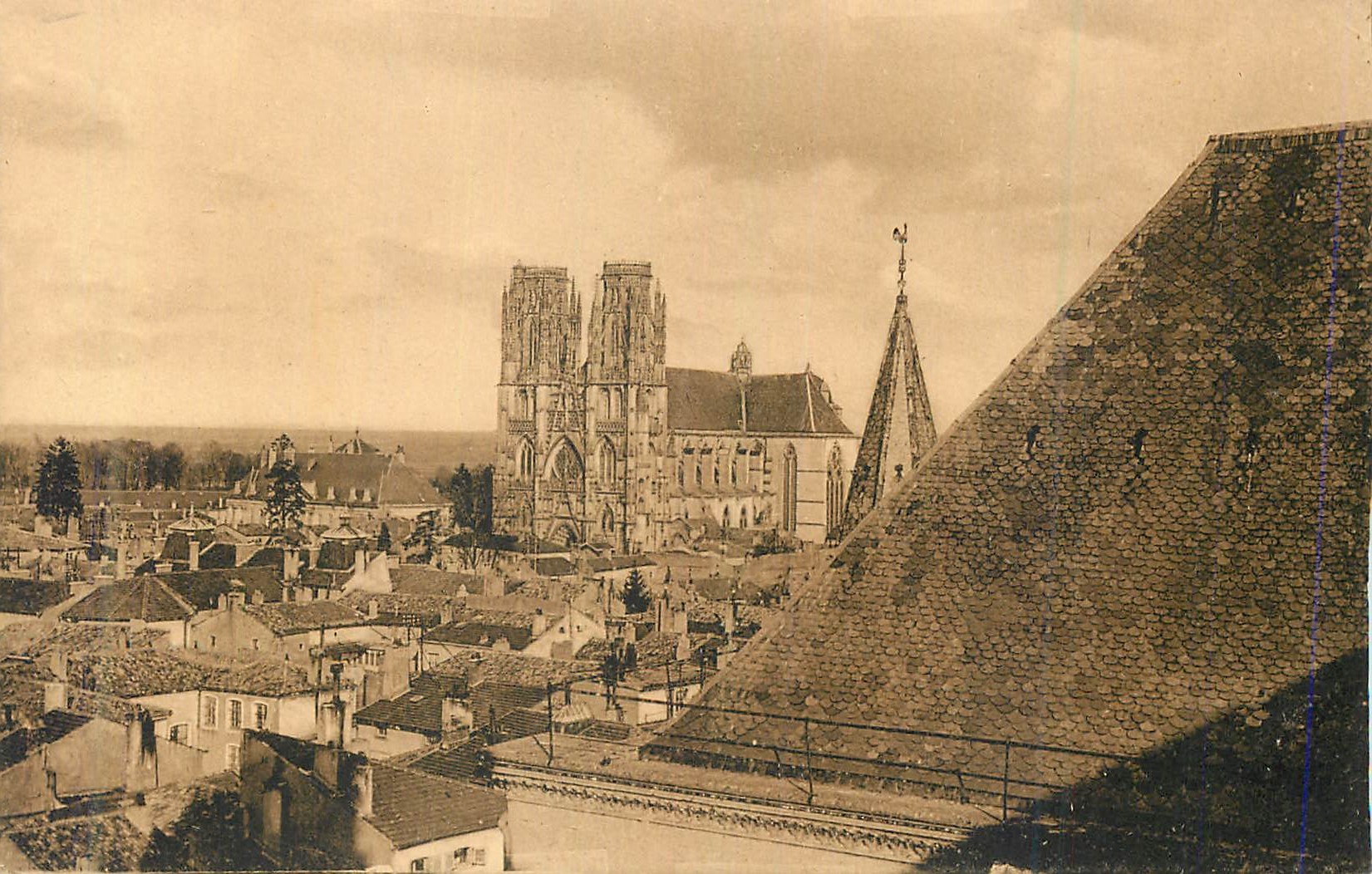 Vue de la cathédrale de Sens — éditeur non visible