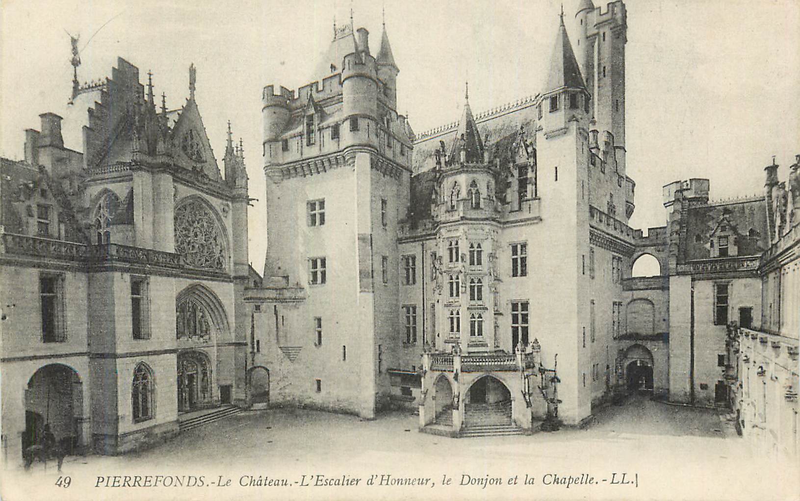 Pierrefonds - Le Château, l'Escalier d'Honneur, le Donjon et la Chapelle - LL.