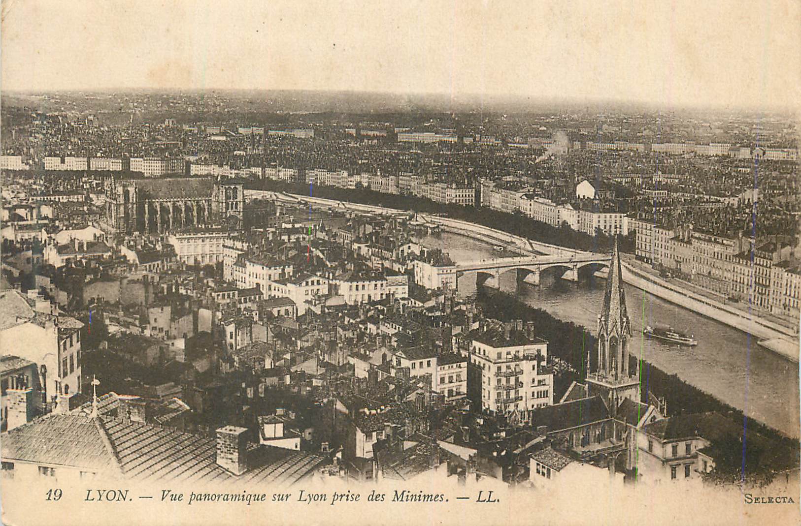 CPA Lyon vue panoramique sur lyon prise des minimes