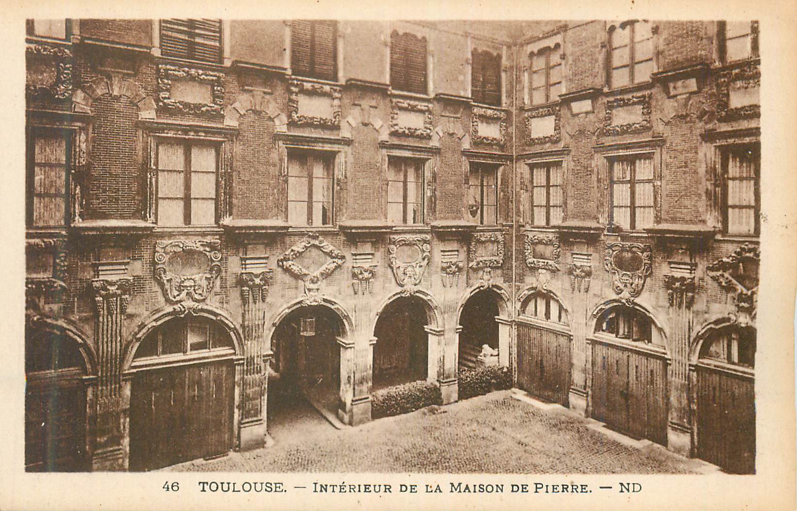CPA Toulouse interieur de la maison de pierre