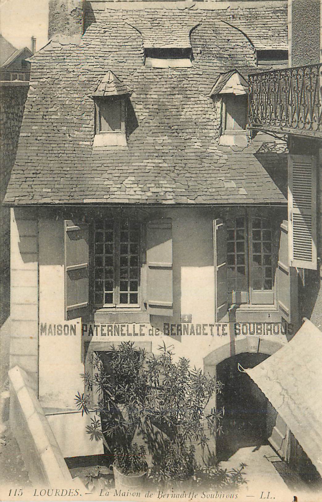 CPA Lourdes la maison de Bernadette Soubirous