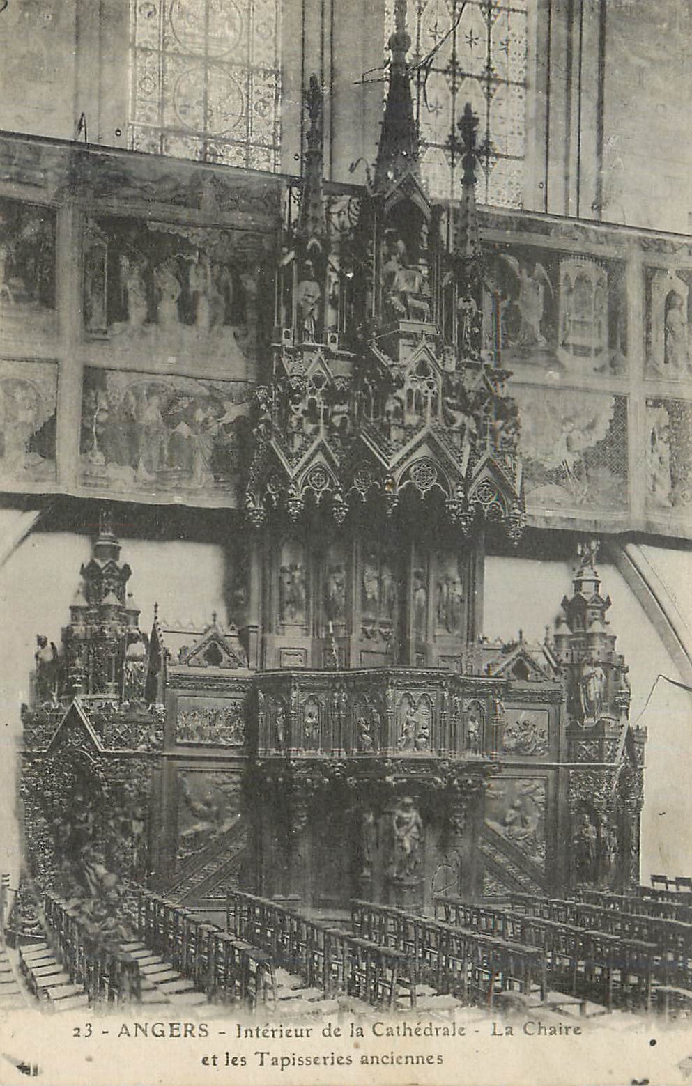 CPA Angers interieur de la cathedrale la chaire et les tapisseries anciennes