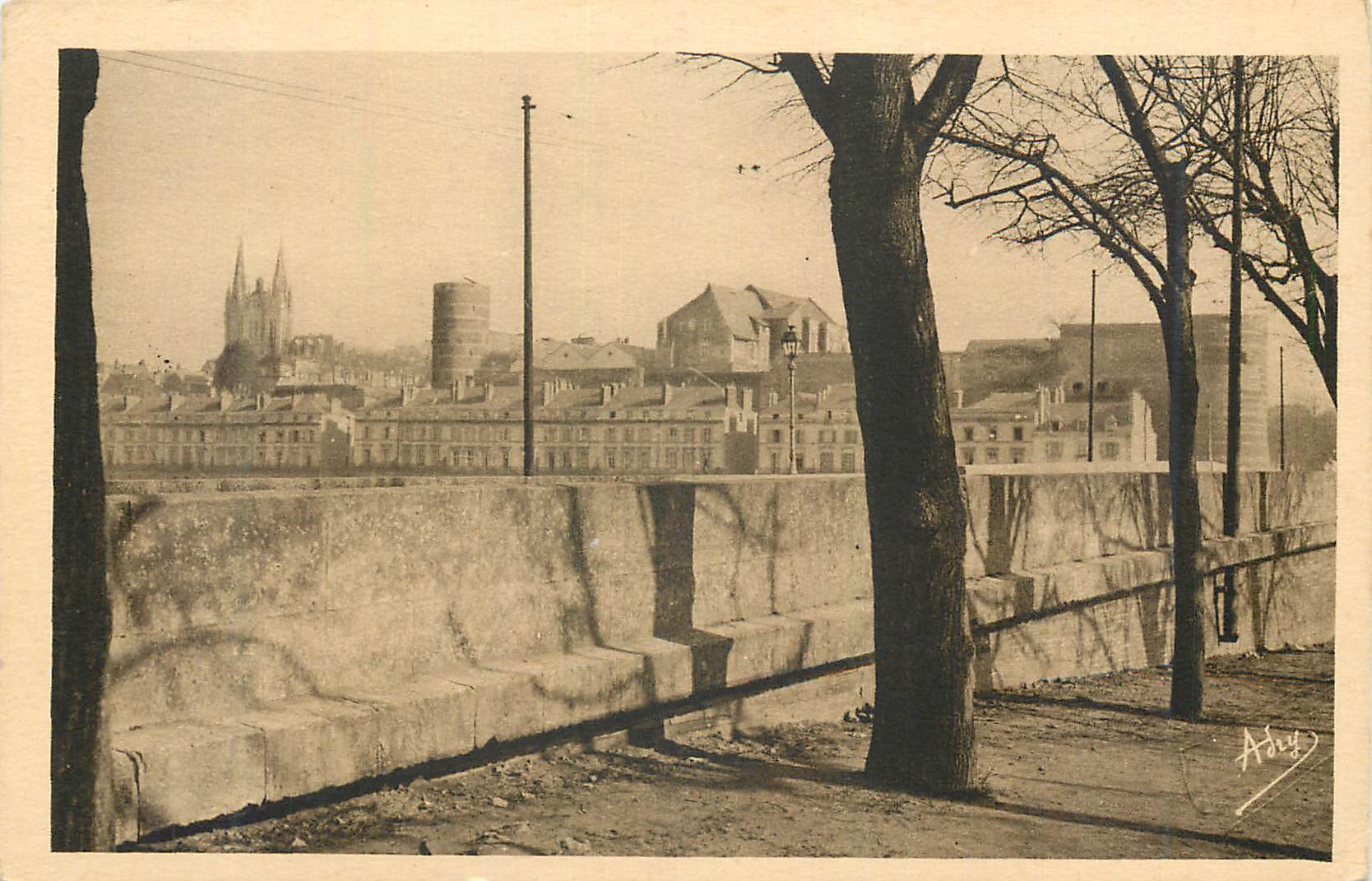 CPA Angers vue prise des quais