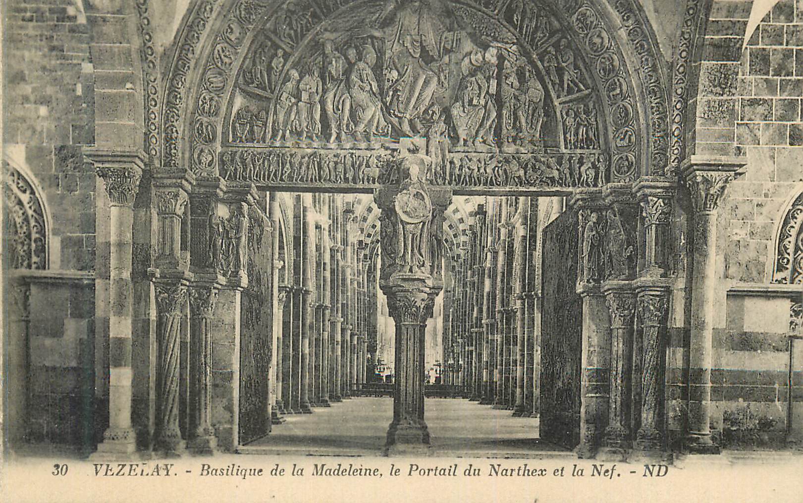 CPA 30 vezelay basilique de la madeleine le portail du narthex et la nef