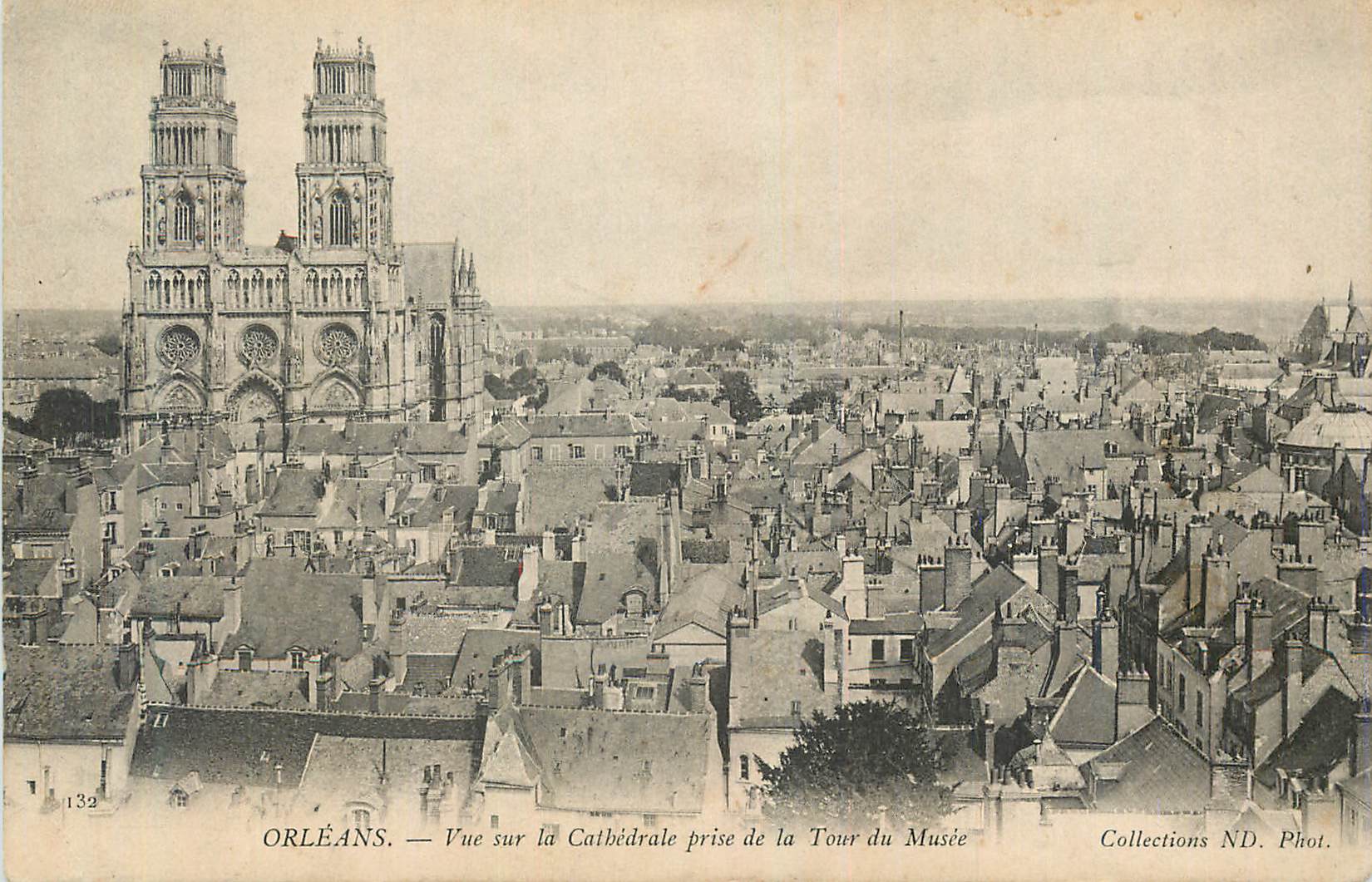 CPA Orleans vue sur la cathedrale prise de la tour du musee