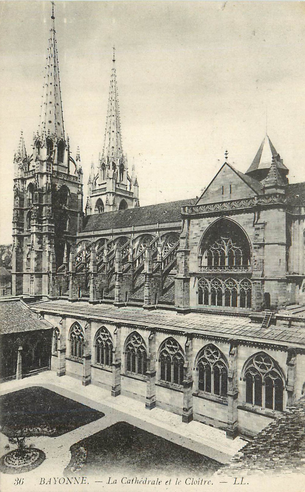 CPA 36 bayonne la cathedrale et le cloitre