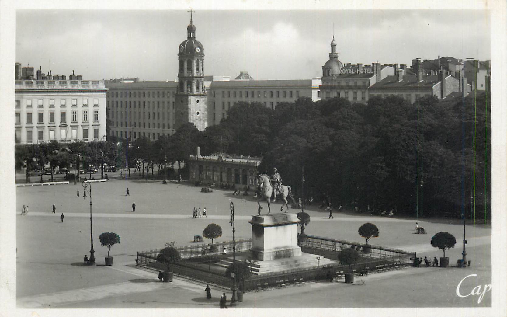 CPM Lyon Place Bellecour