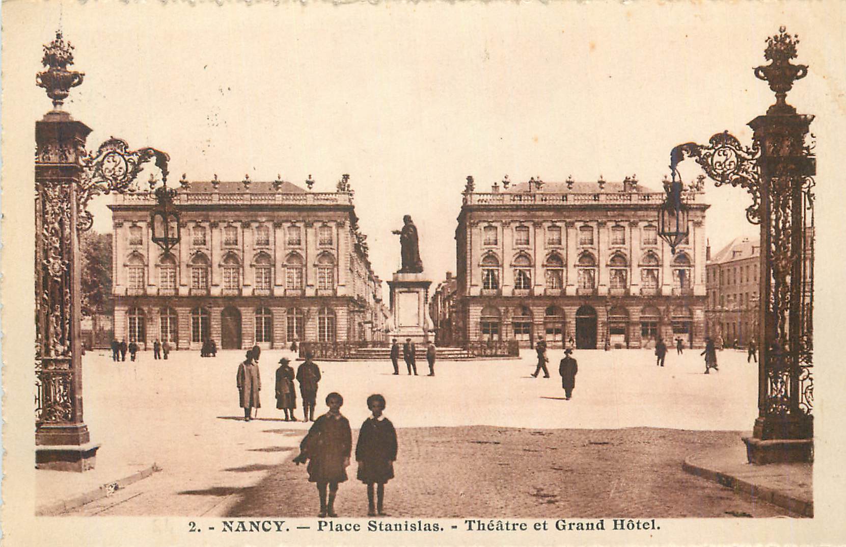 CPA Nancy Statue Place Stanislas Theatre et Grand Hotel