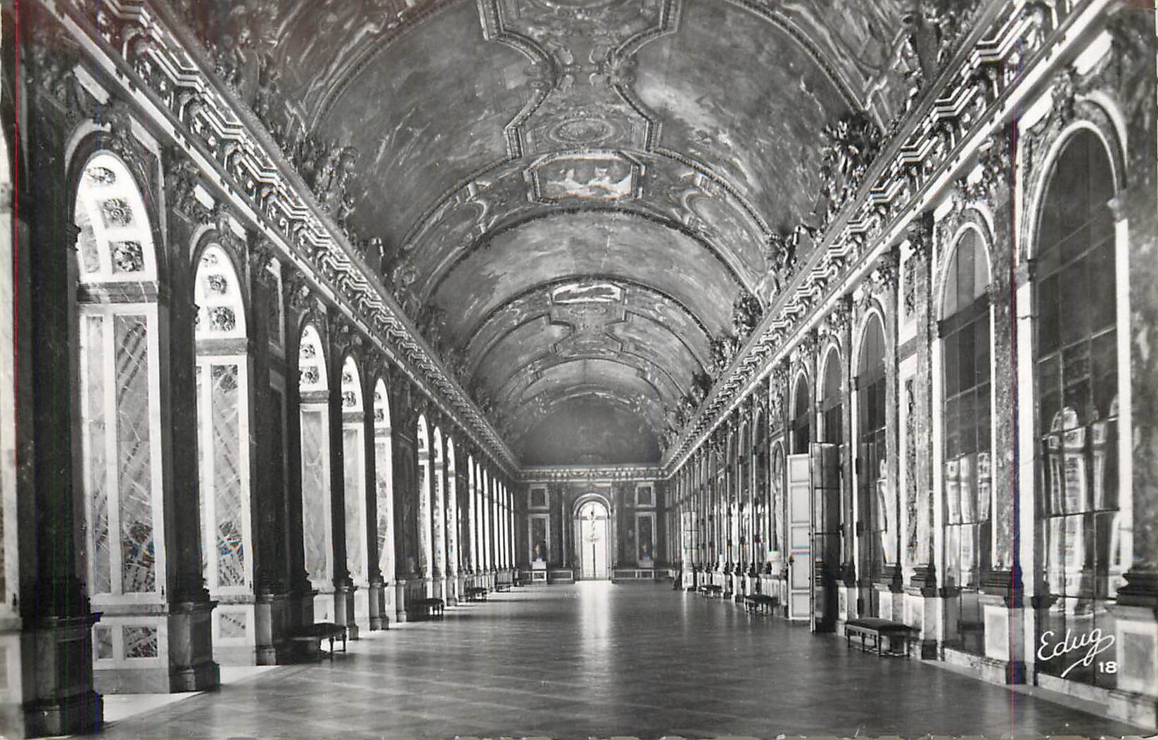 CPM Versailles Le Chateau La Galerie des Glaces