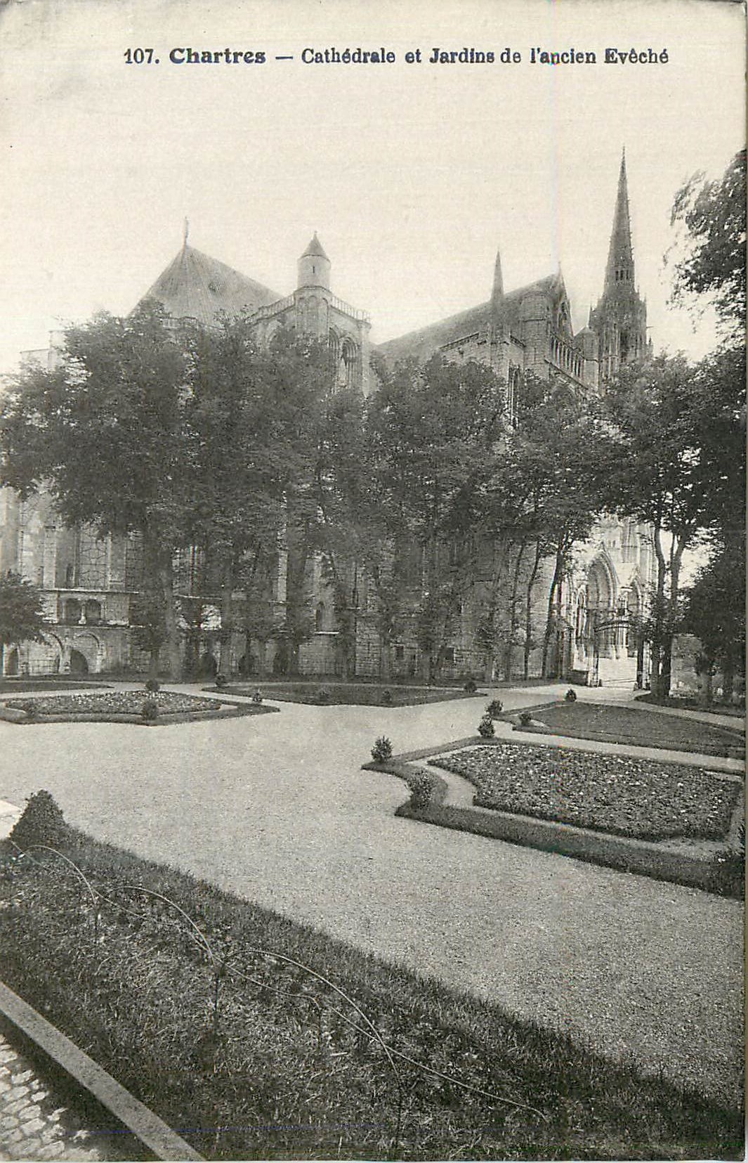 Chartres — Cathédrale et Jardins de l'ancien Evêché — n° 107