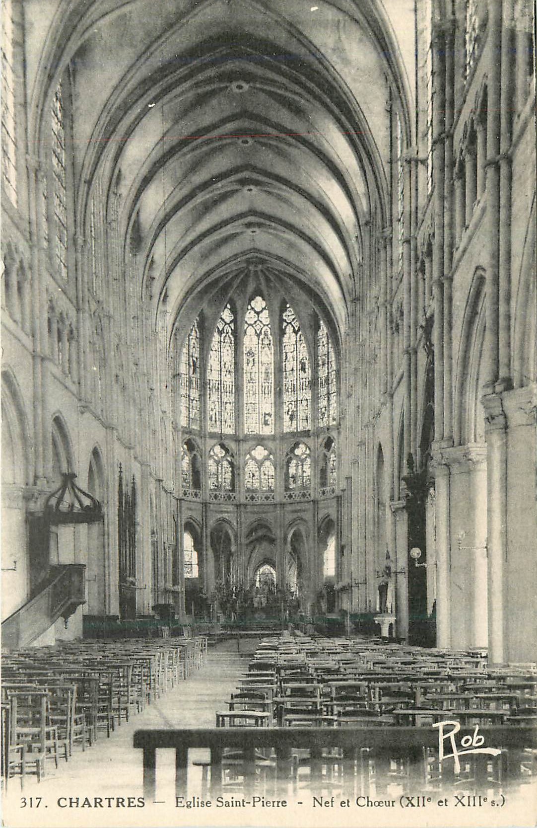 CPA Chartres Eglise Saint Pierre Nef et Choeur (XIIe et XIIIe S)