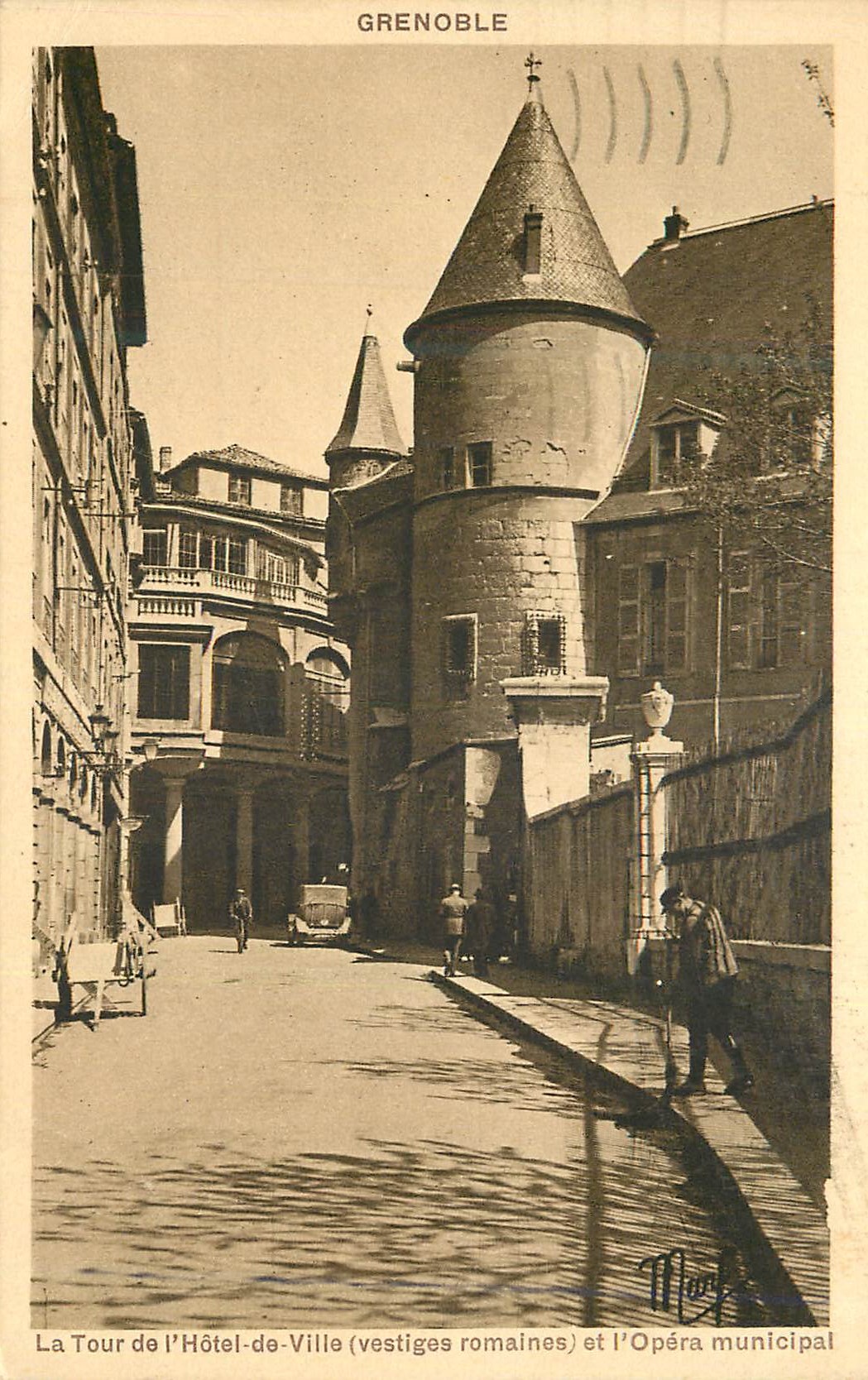 CPA Grenoble La Tour de l'Hotel de Ville (Vestiges Romaines) et l'Opera Municipal