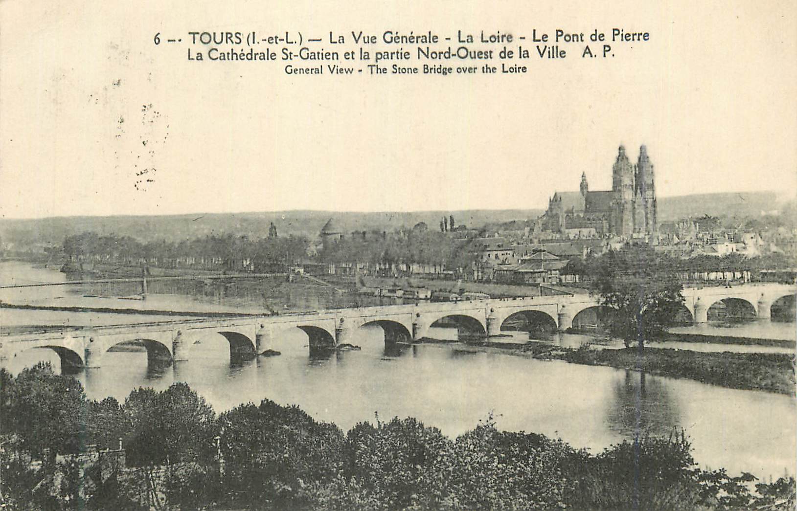 CPA Tours (I et L) La Vue Generale La Loire Le Pont de Pierre