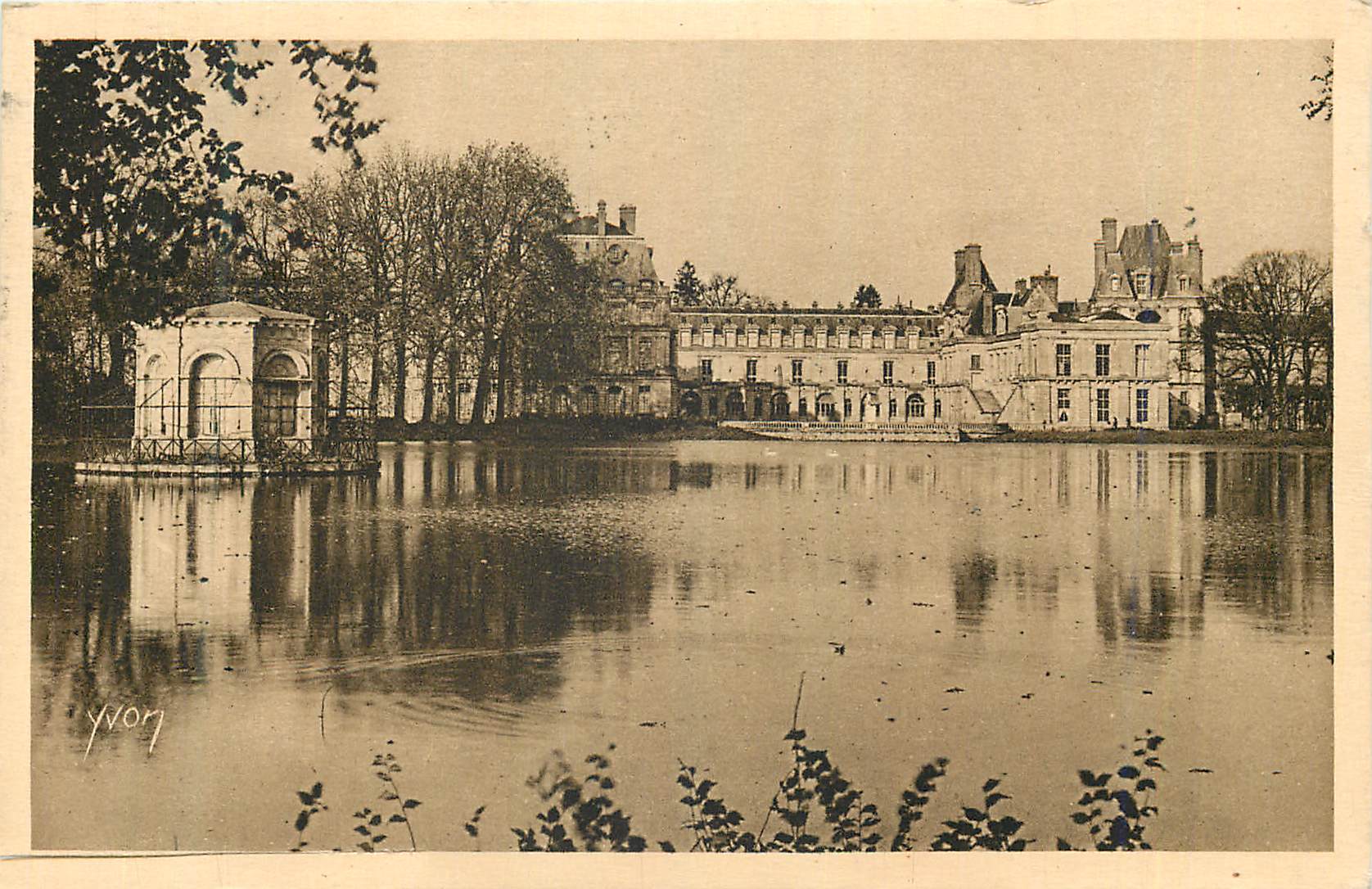 Château de Chambord — vue du lac et du pavillon — Yvory