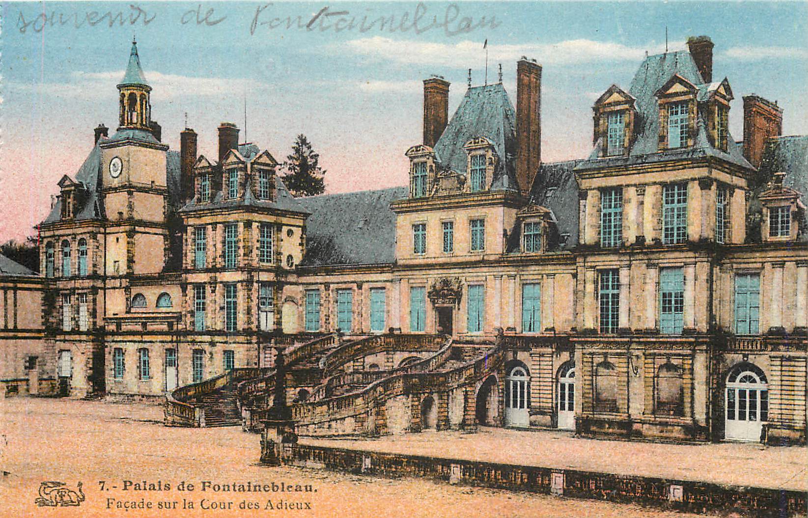 Palacio de Fontainebleau — Fachada sobre la Cour des Adieux — recuerdo de Fontainebleau