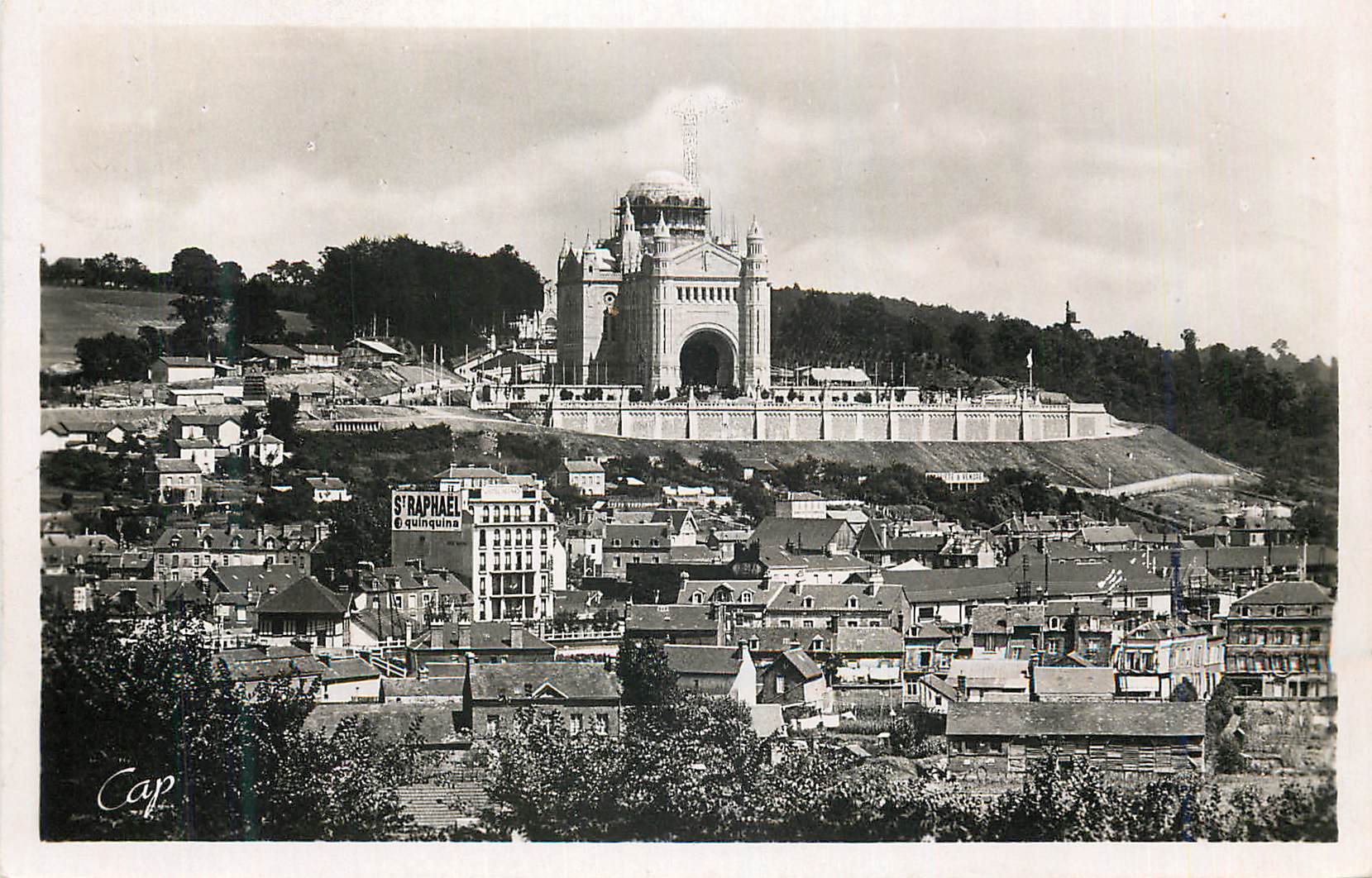 CPM Lisieux Vue Generale vers la Basilique