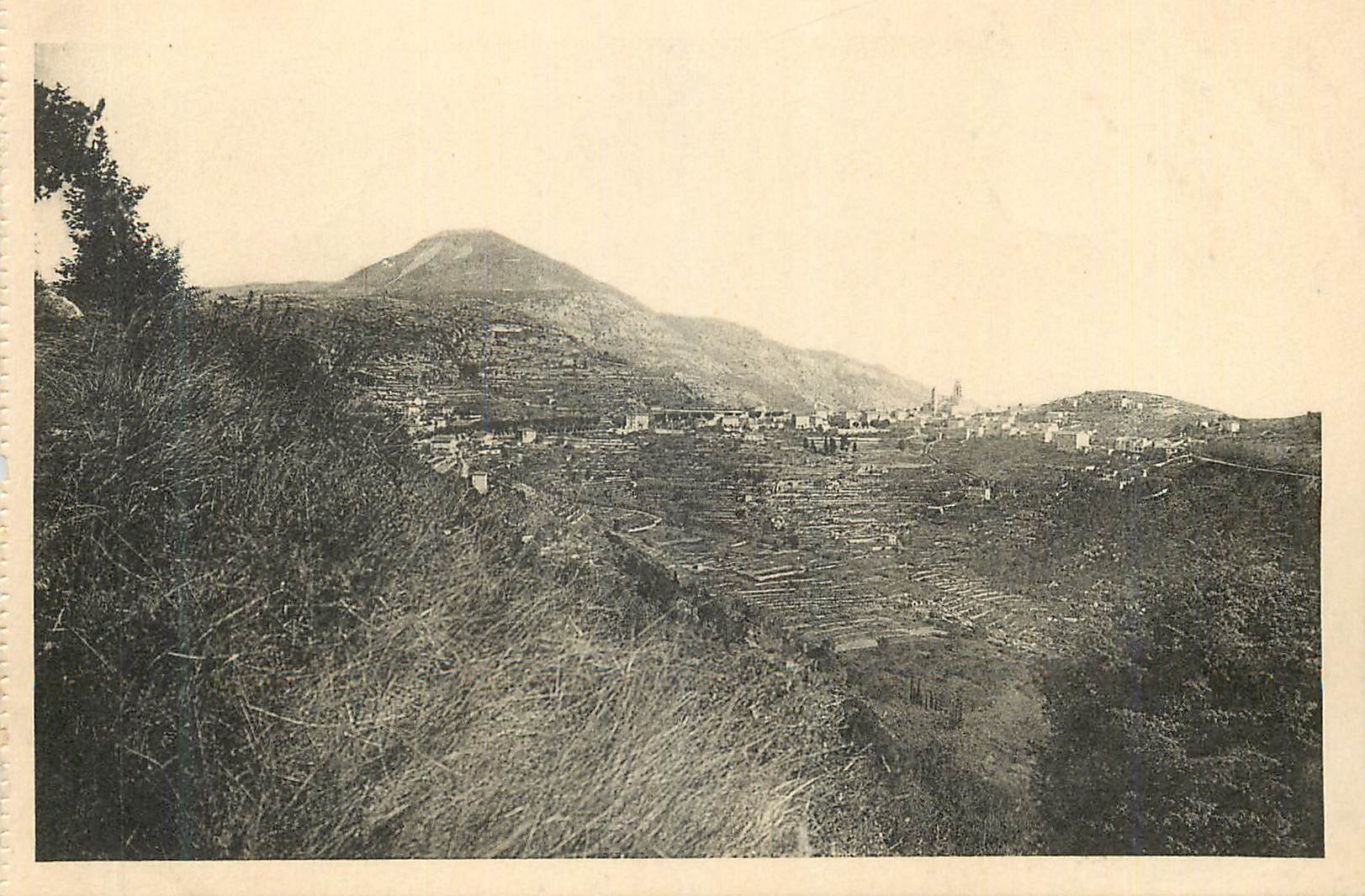 CPA La Turbie (A M) Le Village Le Trophee des Alpes et le Mont Agel