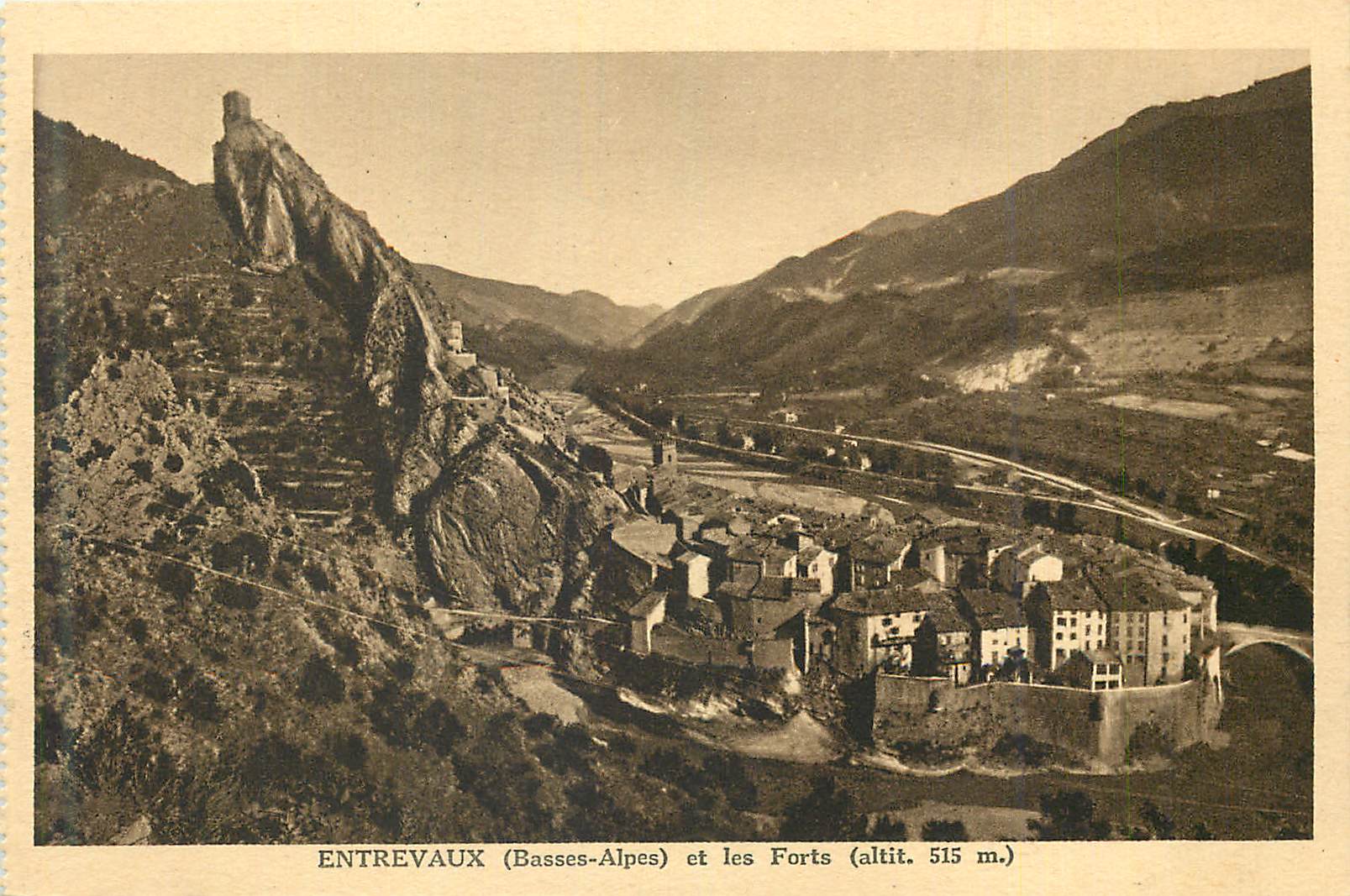 Entrevaux (Basses-Alpes) und die Forts (Höhe 515 m.)