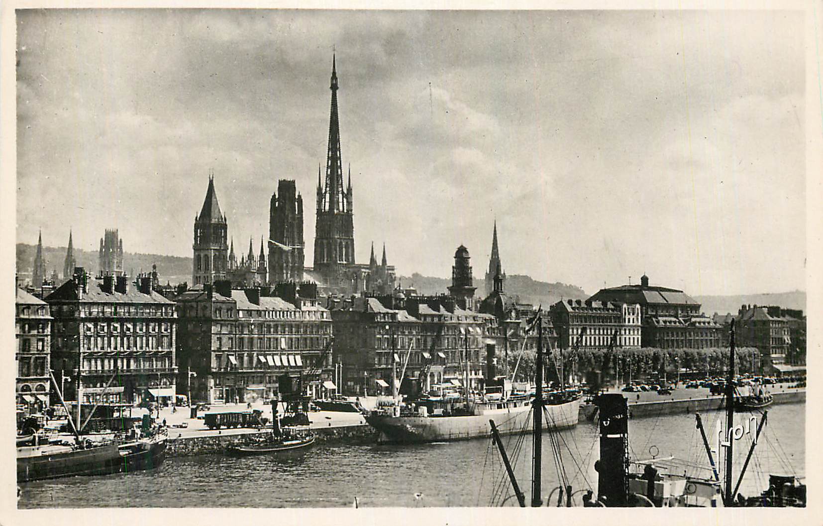 CPM Rouen (Seine Inferieure) Les Quais Bateau