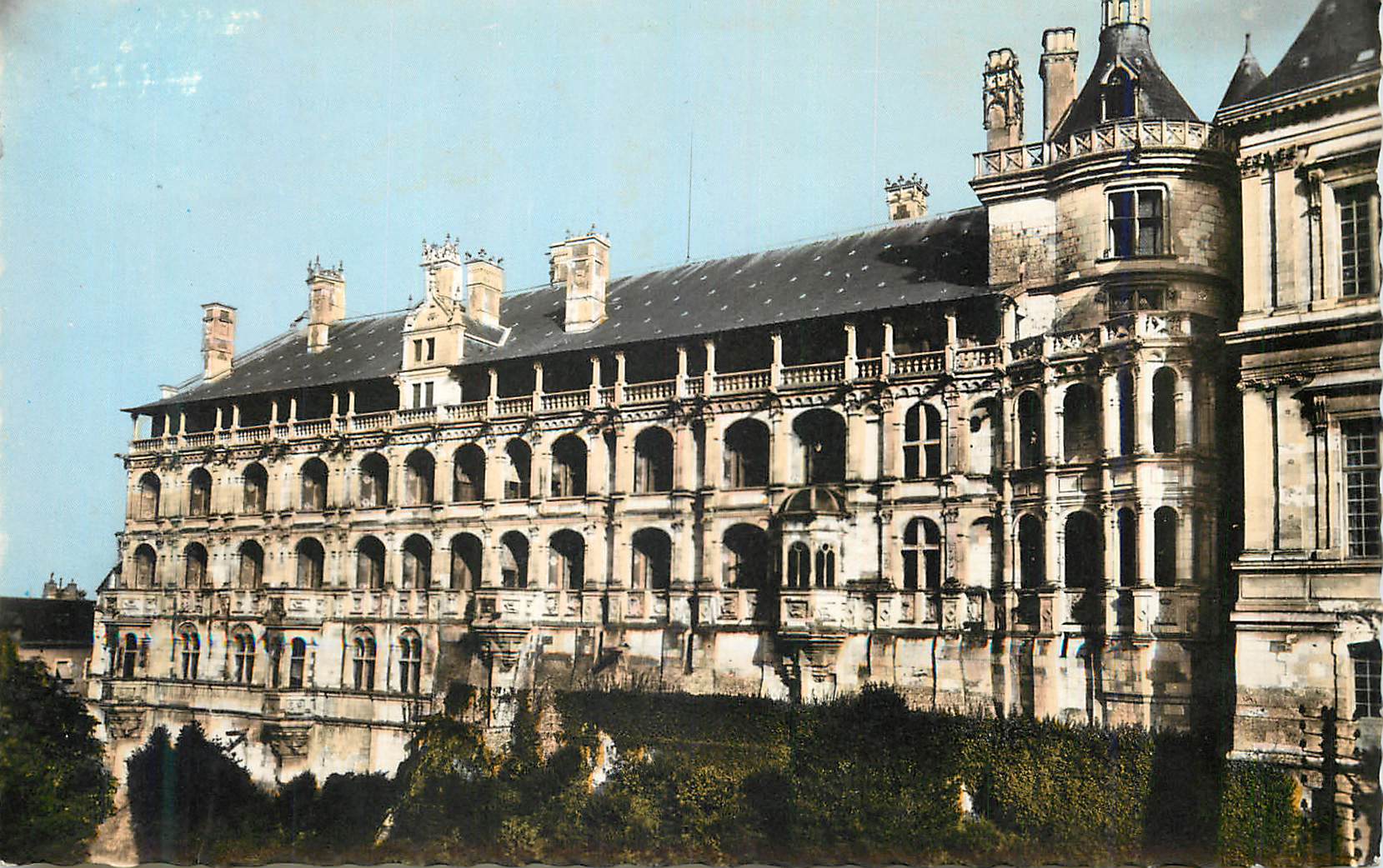 CPM Le Chateau de Blois La Facade des Loges Construite par Francois Ier au XVIe S