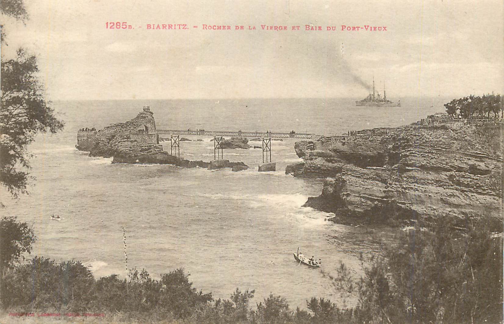 CPA Biarritz Rocher de la Vierge et Baie du Port Vieux Bateau