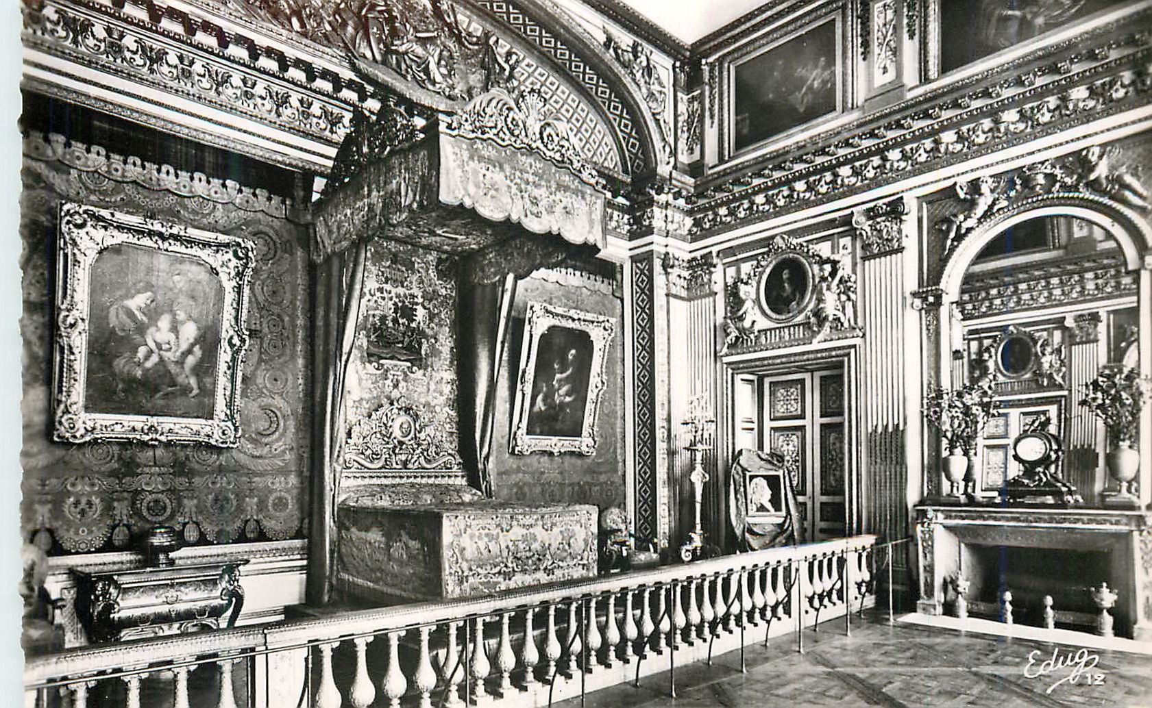 CPM Versailles Le Chateau Chambre du Roi
