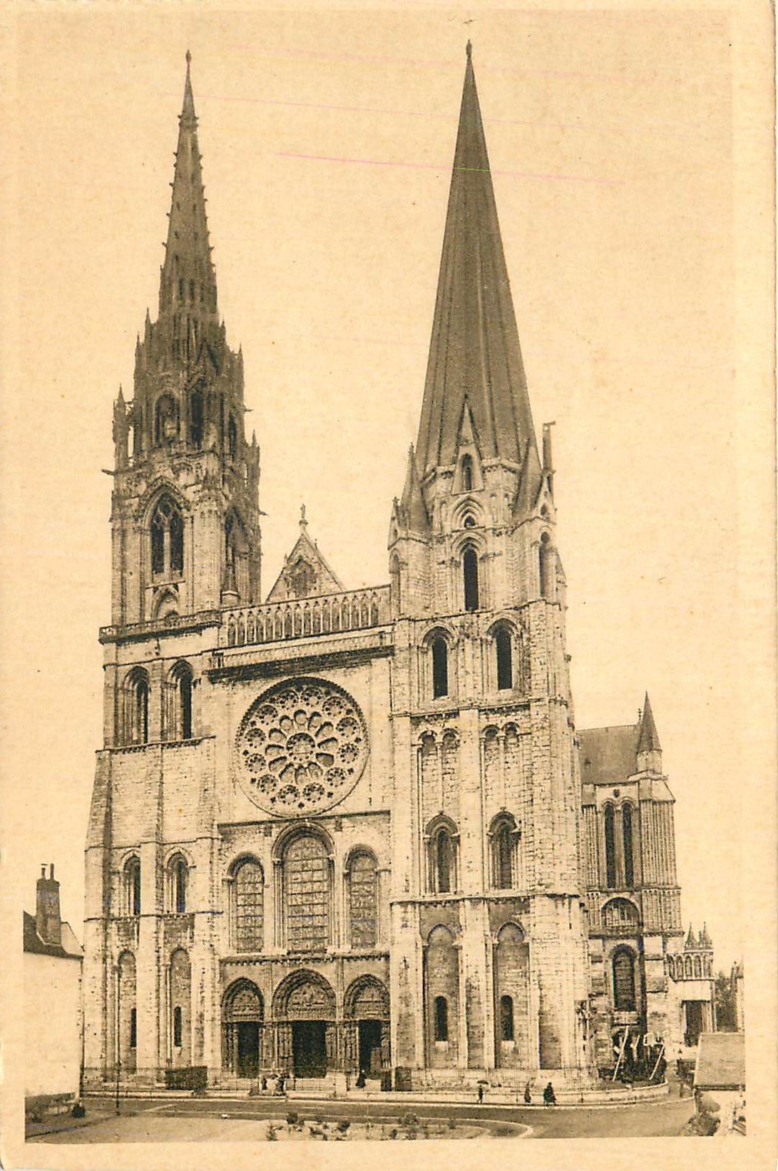 CPA Chartres (Eure et Loir) La Cathedrale