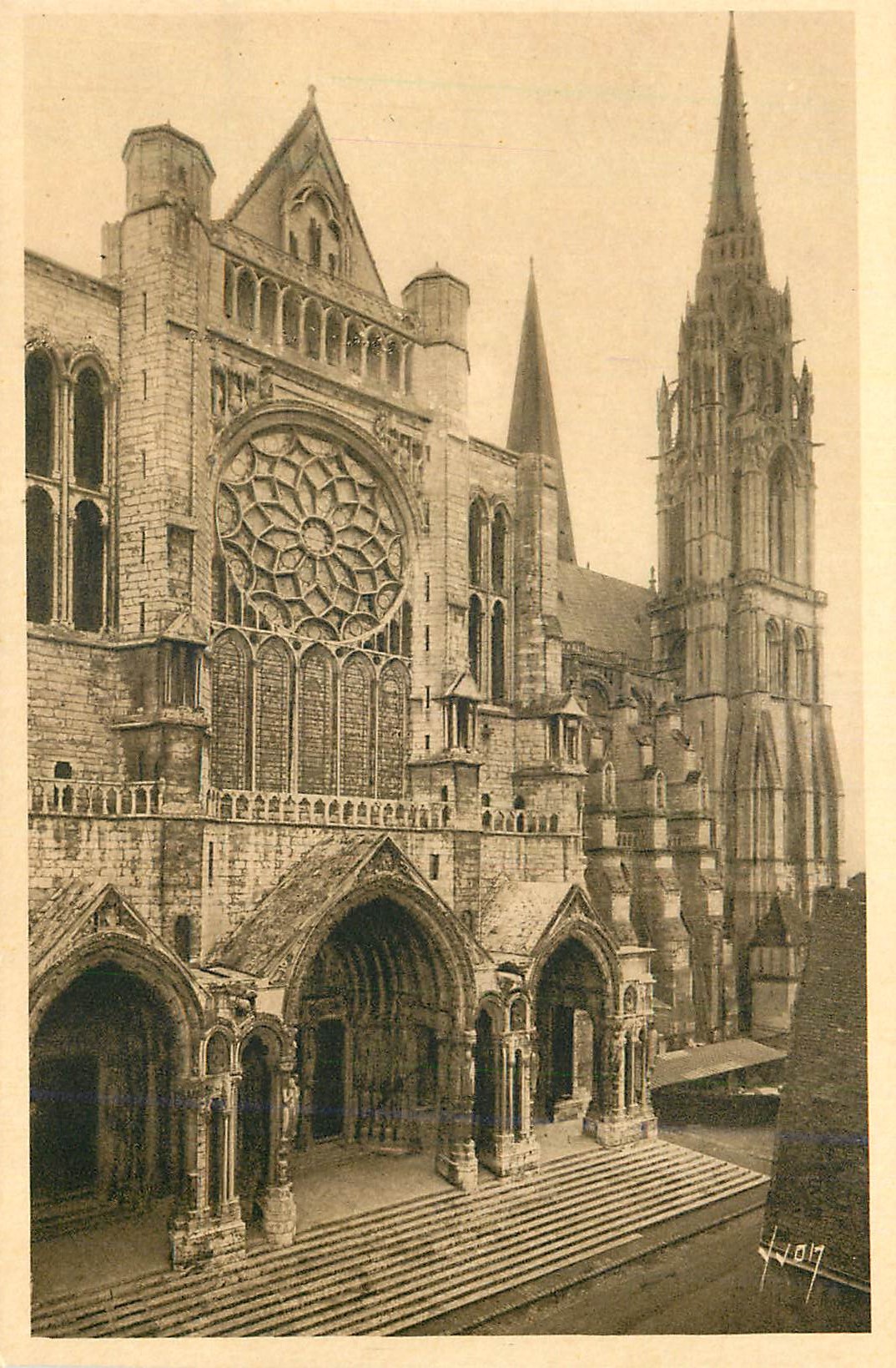 CPA Chartres (Eure et Loir) Le Portail Nord et la Fleche