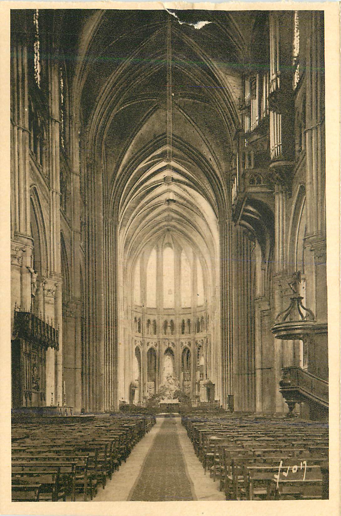 CPA Chartres (Eure et Loir) Interieur de la Cathedrale Le Nef et le Choeur