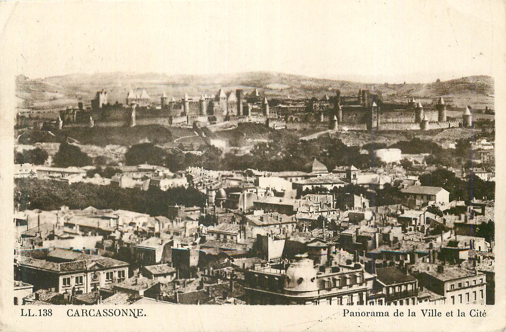 CPA Carcassonne Panorama de la Ville et la Cite