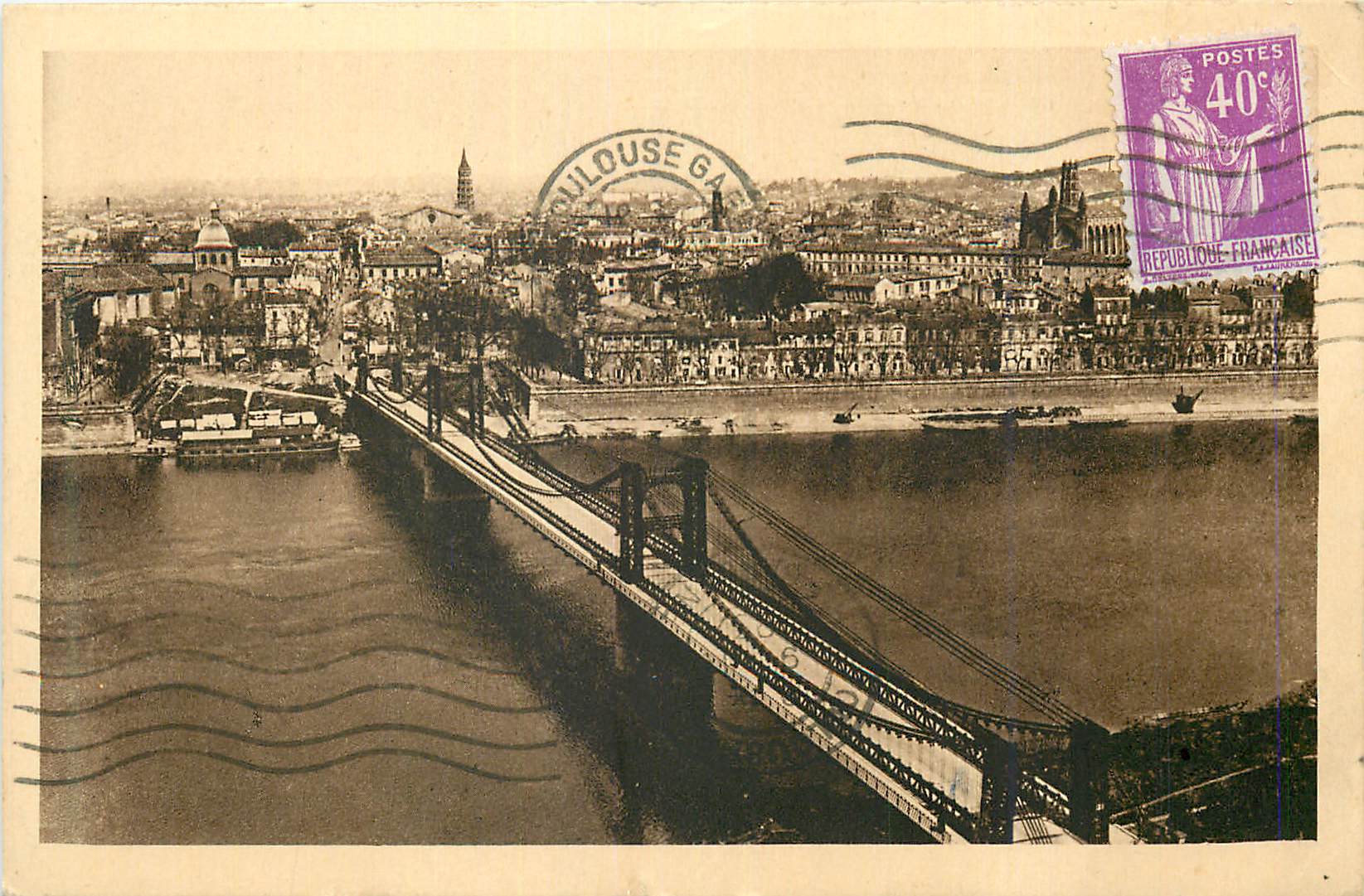 CPA Toulouse Vue Generale Au premier plan Le Pont Suspendu sur la Garonne